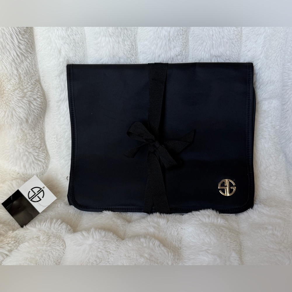 Black Triple Compartment Hanging Travel Bag